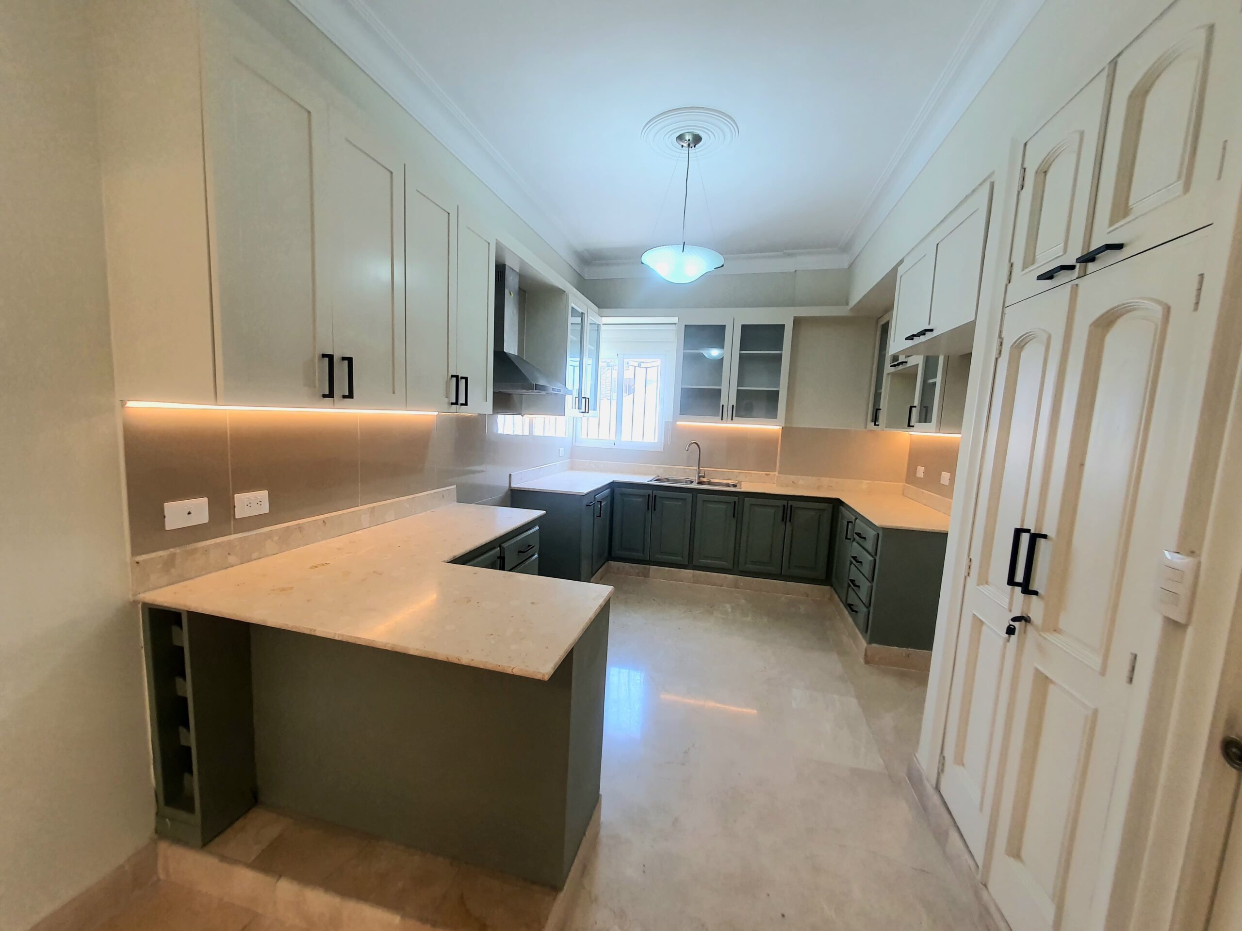Apartamento Amplio y de Lujo En Los Cerros De Gurabo, Santiago