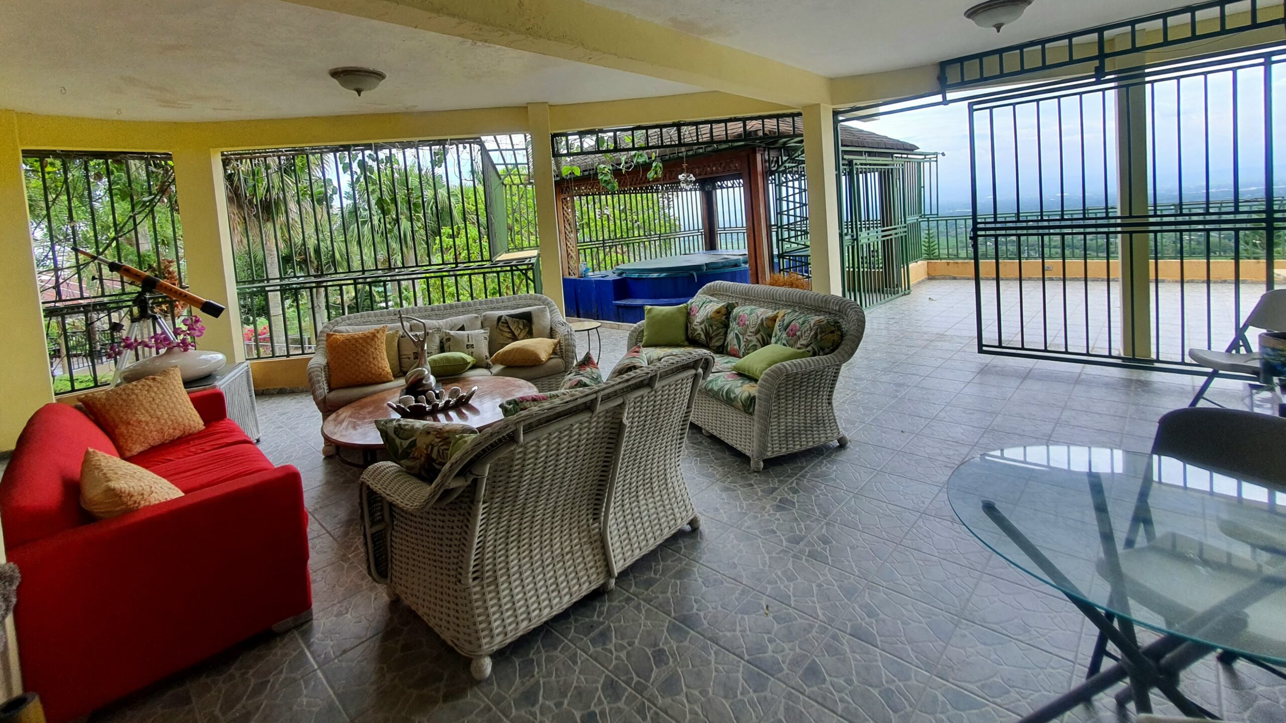 Hermosa Villa con Amplio Terreno en San Victor, Moca