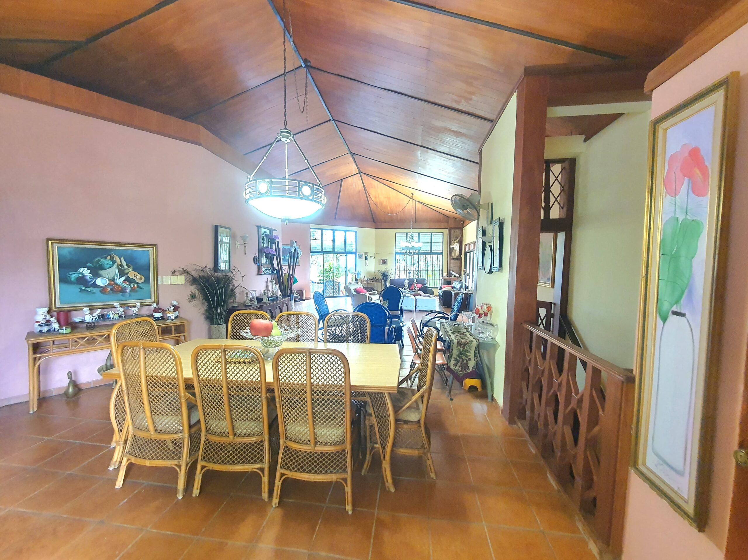 Hermosa Villa con Amplio Terreno en San Victor, Moca