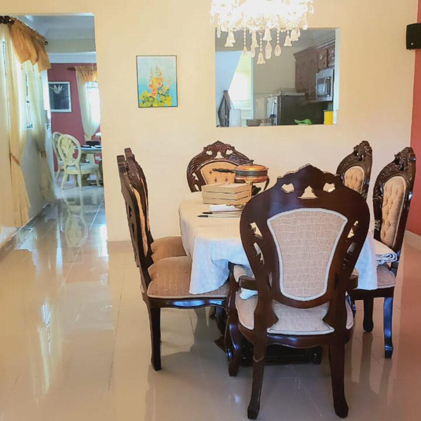 Casa con amplio terreno en Salcedo, Hermanas Mirabal RD