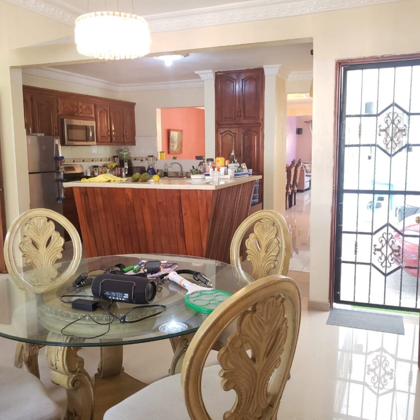 Casa con amplio terreno en Salcedo, Hermanas Mirabal RD