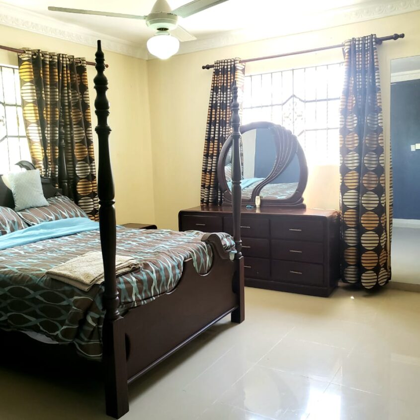 Casa con amplio terreno en Salcedo, Hermanas Mirabal RD