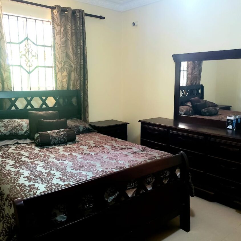 Casa con amplio terreno en Salcedo, Hermanas Mirabal RD