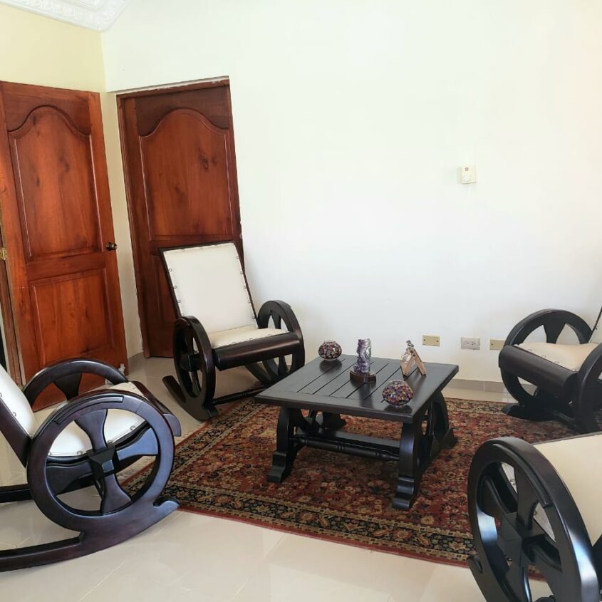 Casa con amplio terreno en Salcedo, Hermanas Mirabal RD