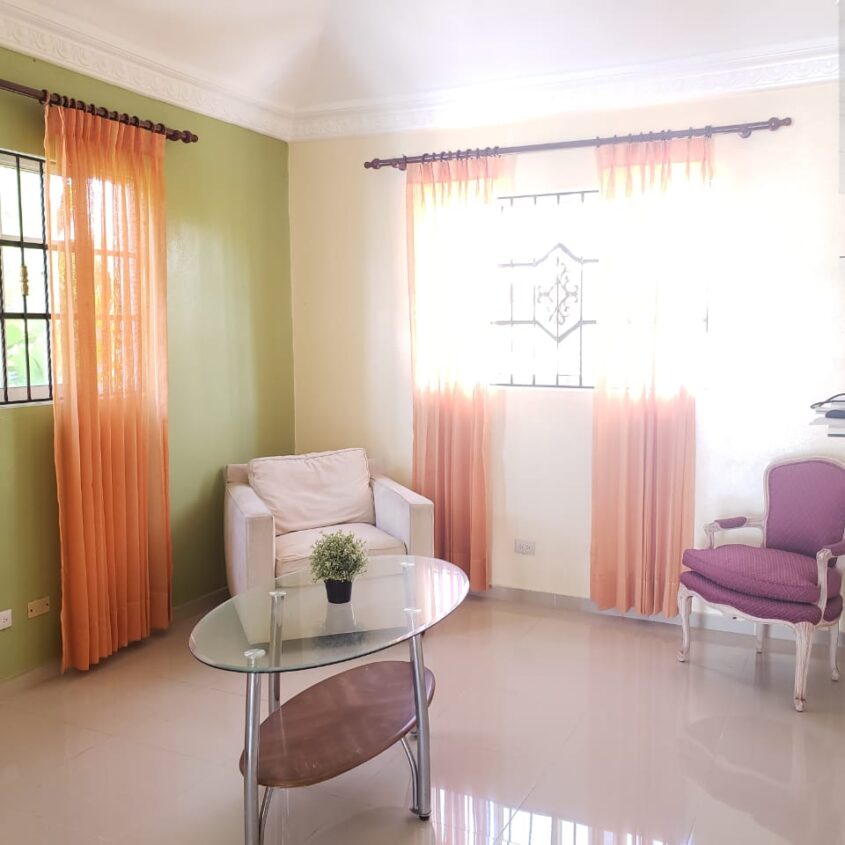 Casa con amplio terreno en Salcedo, Hermanas Mirabal RD