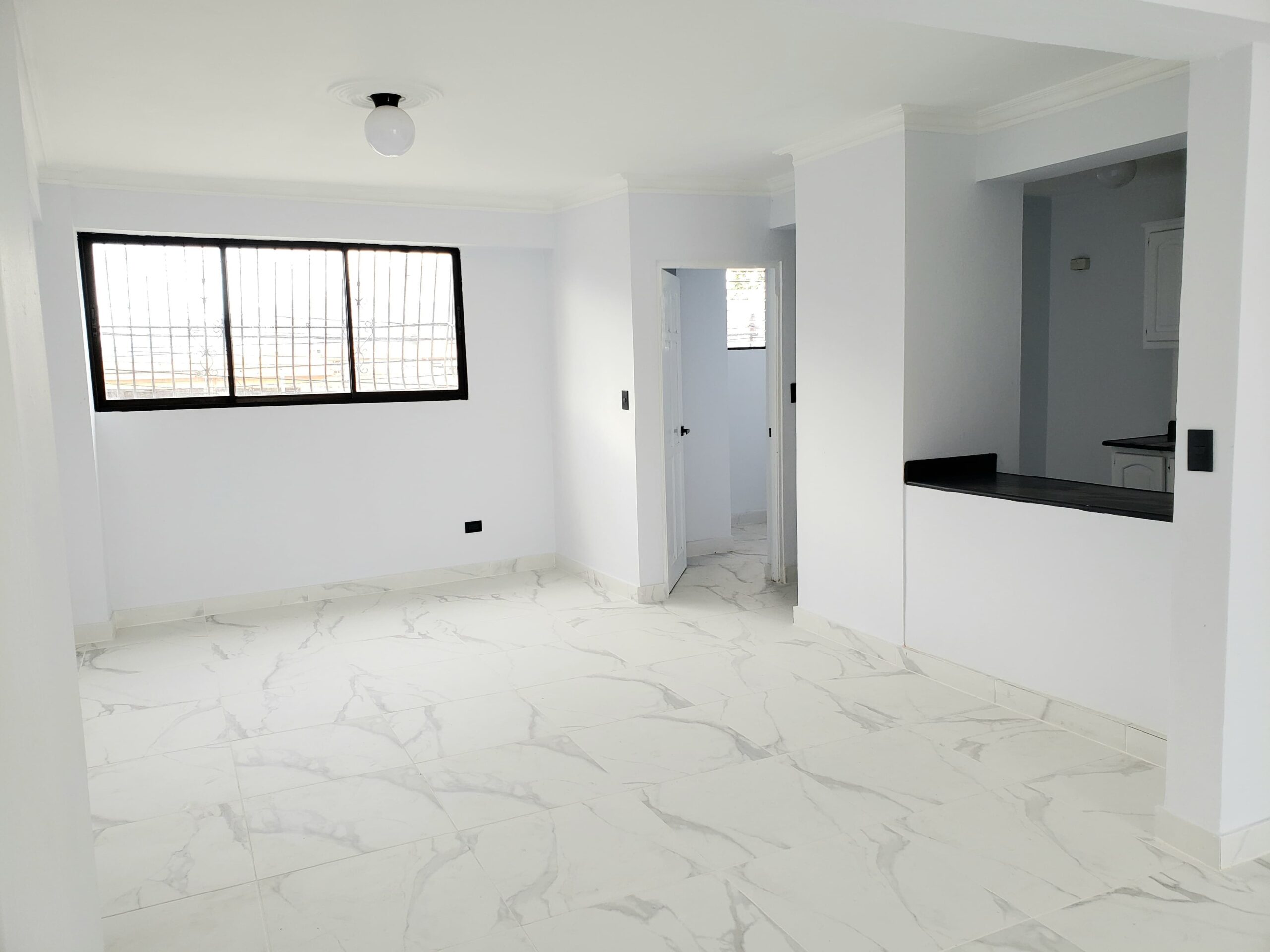 Apartamento Remodelado (2do Nivel) en Cerros de Gurabo, Santiago