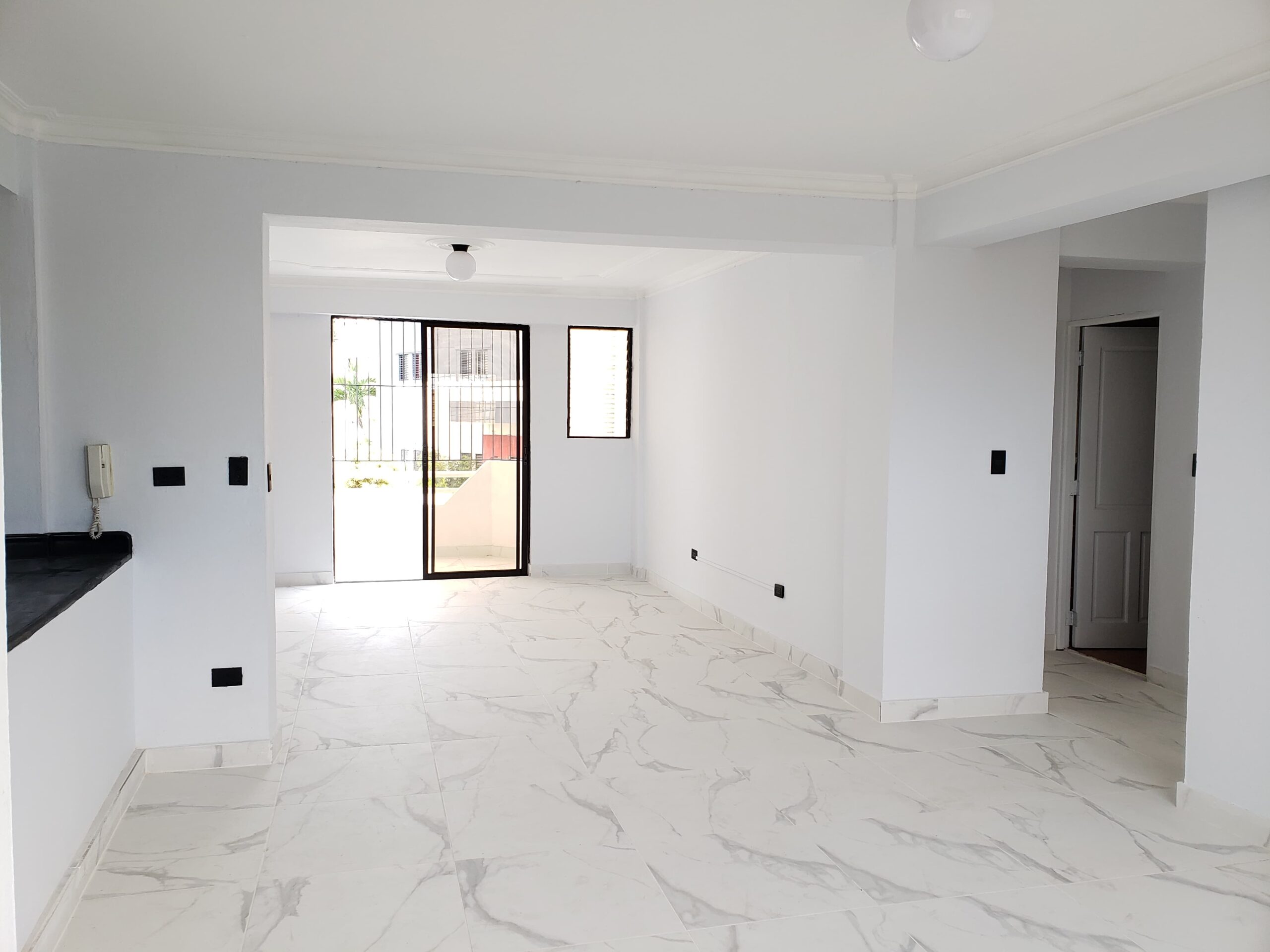 Apartamento Remodelado (2do Nivel) en Cerros de Gurabo, Santiago