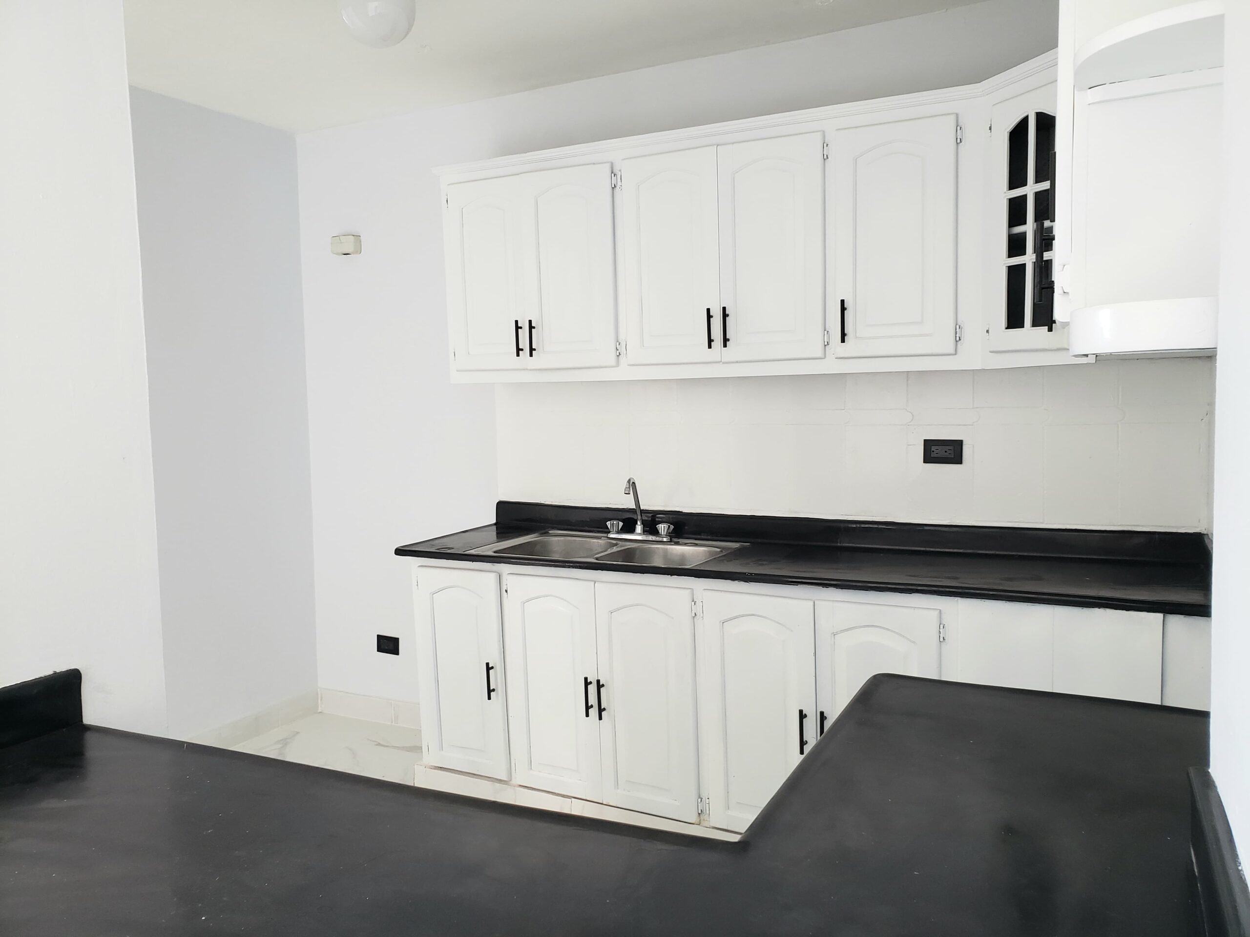 Apartamento Remodelado (2do Nivel) en Cerros de Gurabo, Santiago