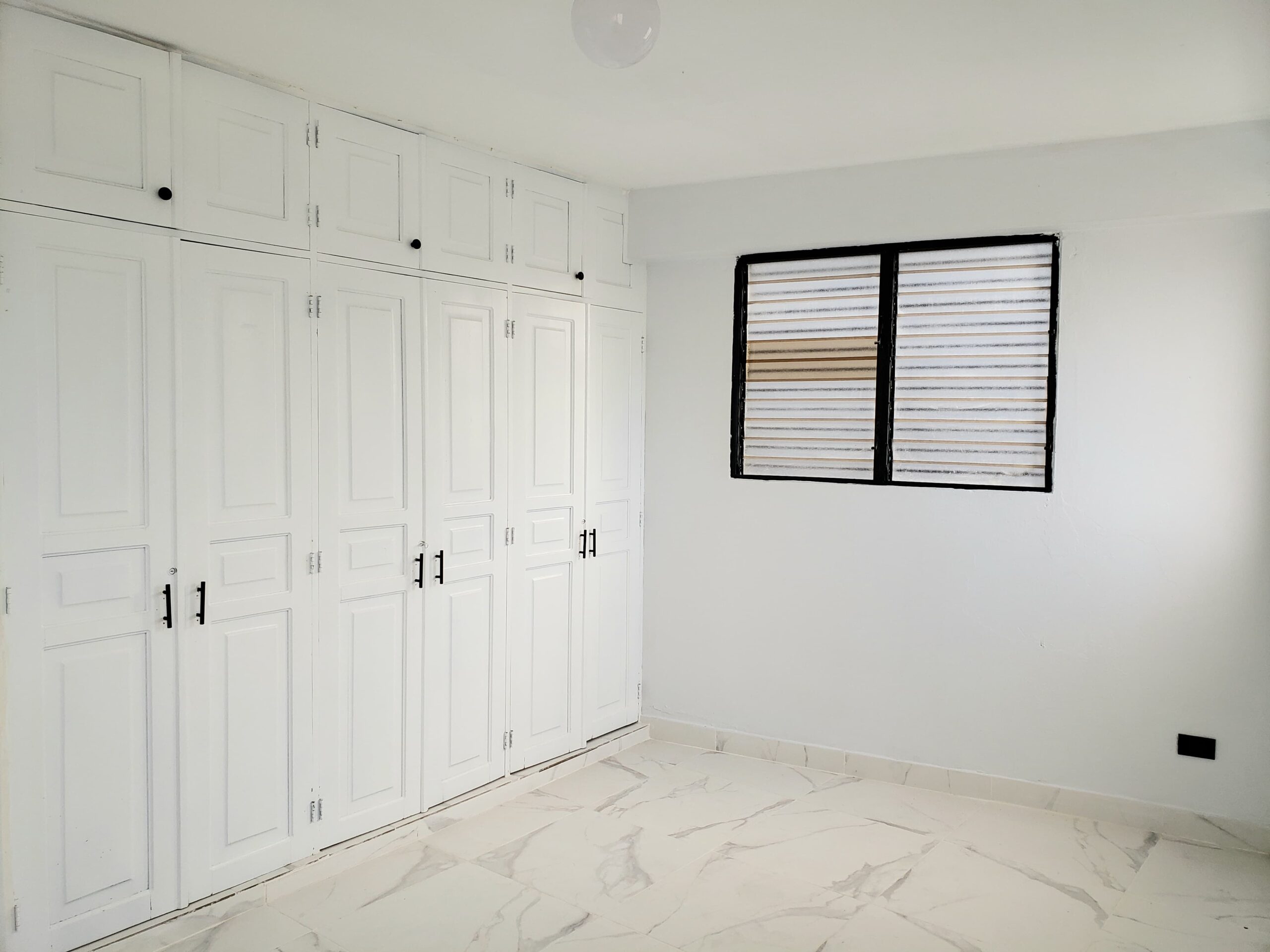 Apartamento Remodelado (2do Nivel) en Cerros de Gurabo, Santiago