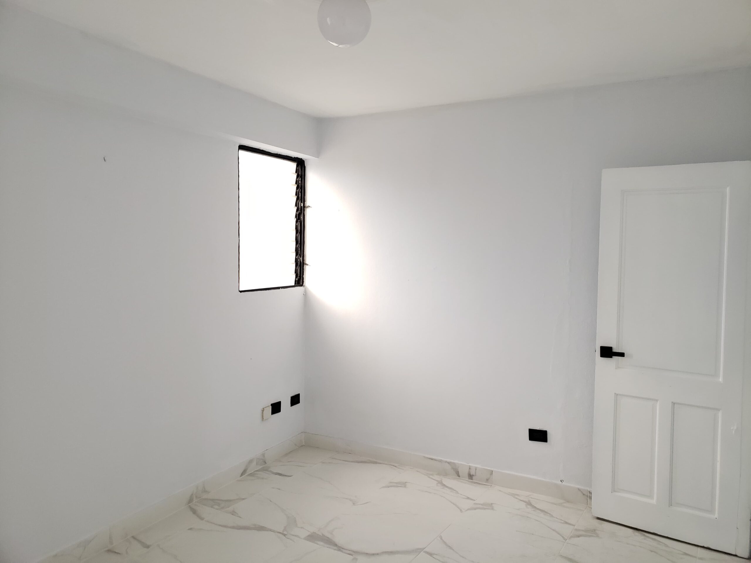 Apartamento Remodelado (2do Nivel) en Cerros de Gurabo, Santiago