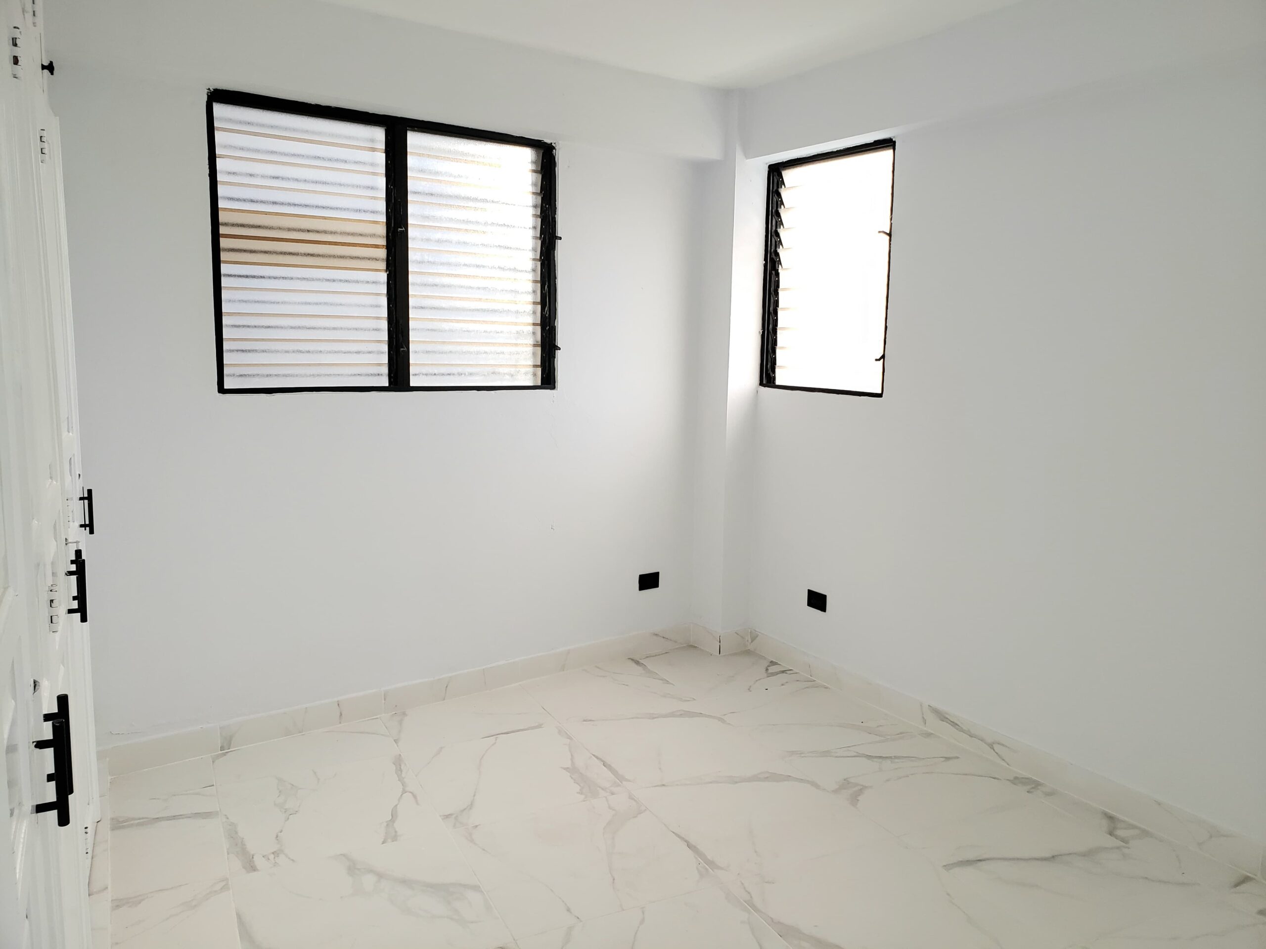 Apartamento Remodelado (2do Nivel) en Cerros de Gurabo, Santiago