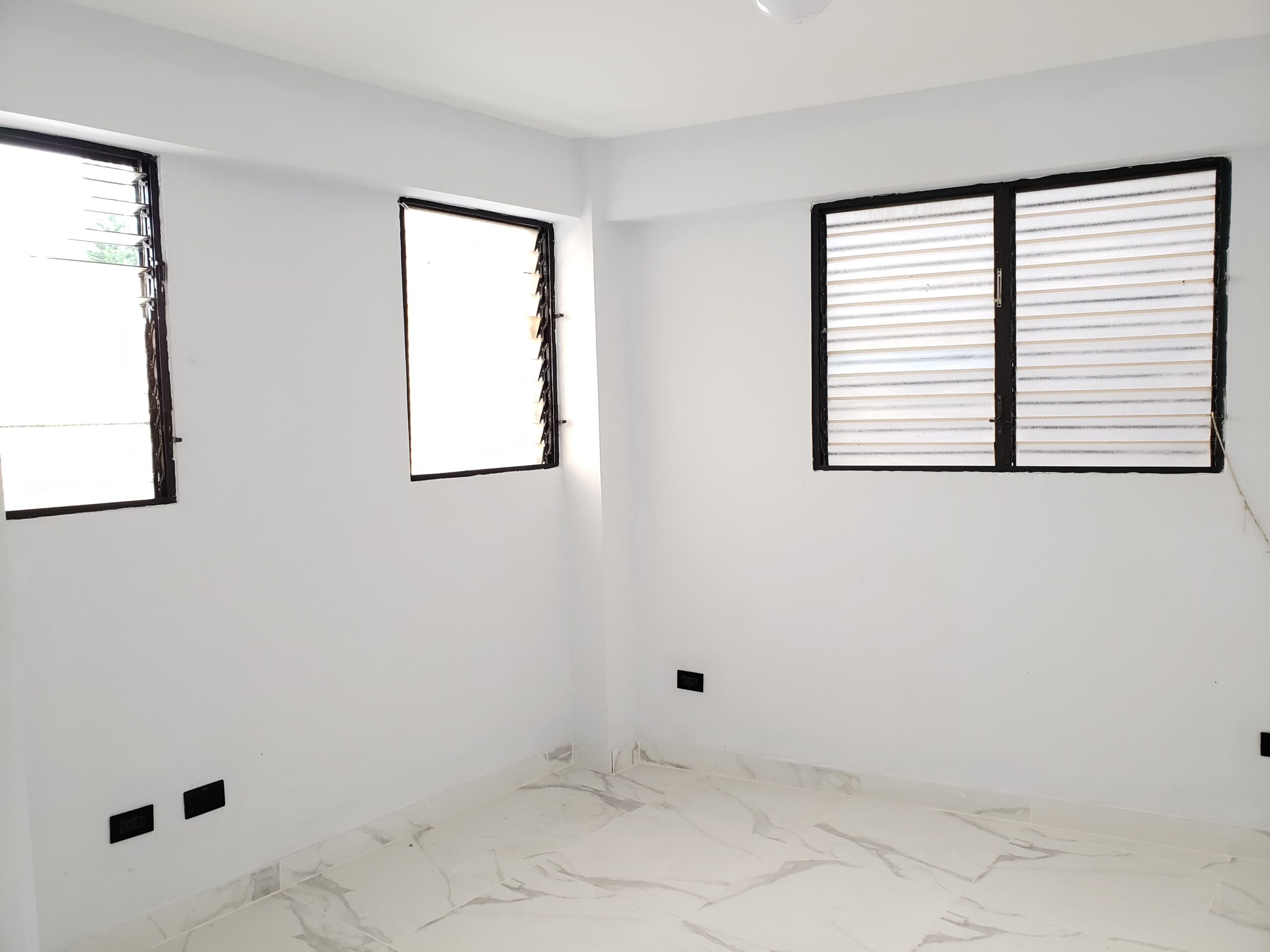 Apartamento Remodelado (2do Nivel) en Cerros de Gurabo, Santiago